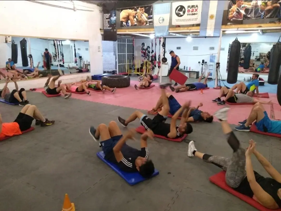Clase grupal de acondicionamiento en furiabox
