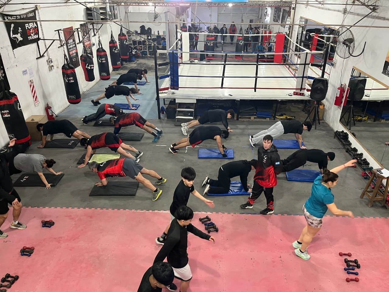 Ring de boxeo de furiabox en Neuquén