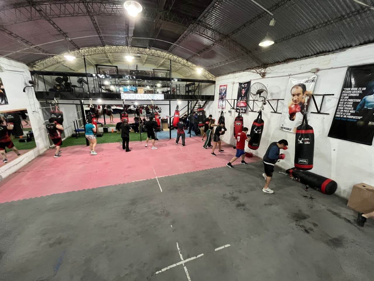 Instalaciones de furiabox: el ring y el piso de entrenamiento